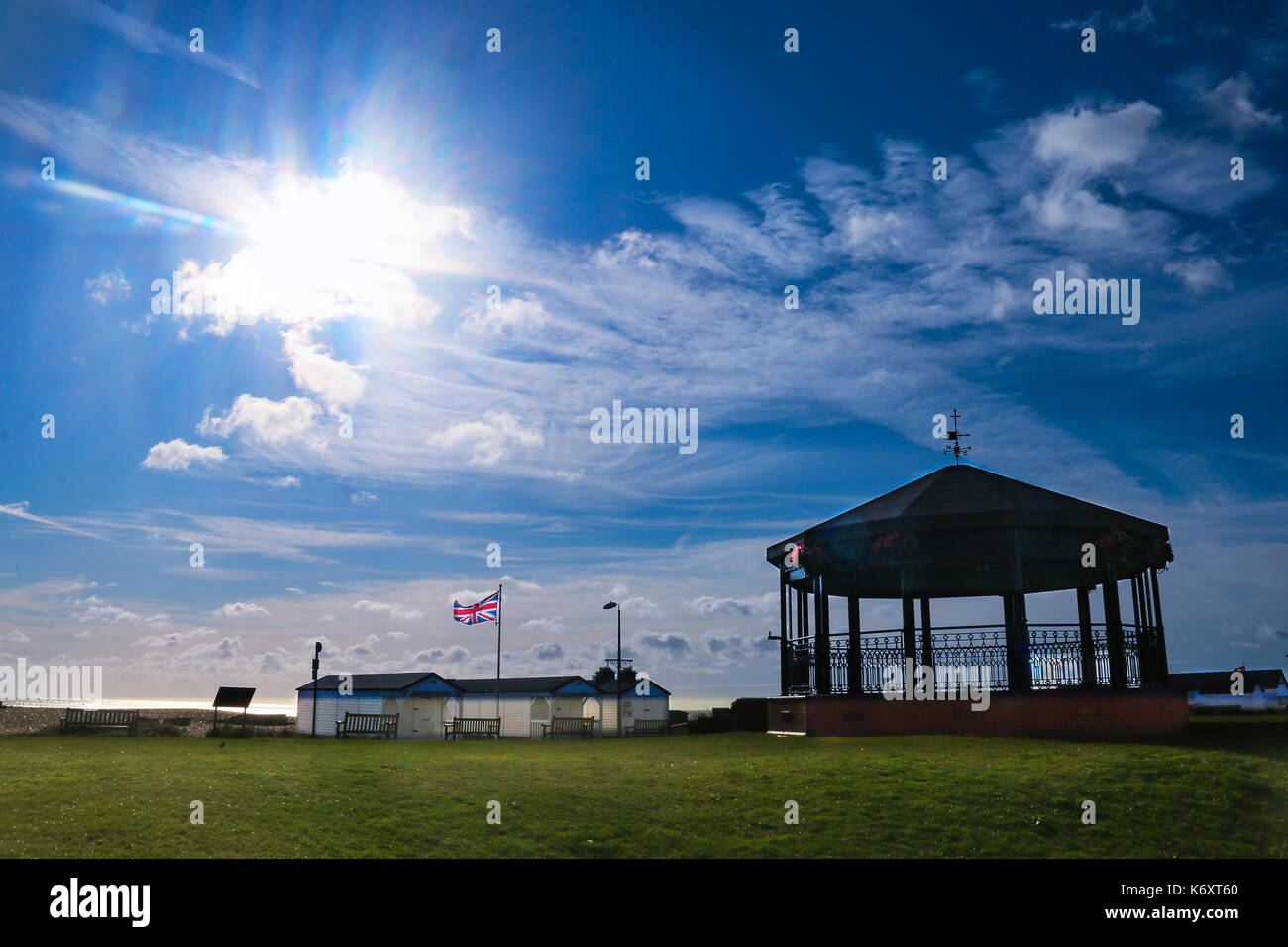 Walmer memorial bandstand sotto un cielo blu Foto Stock