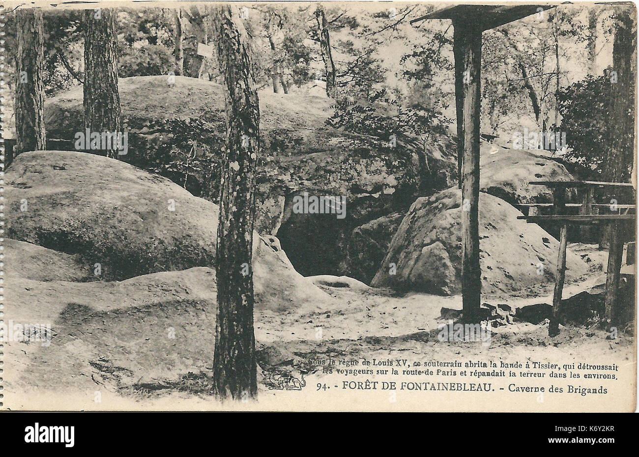 Questa fotografia storica del 1912 mostra la Salamandre, un famoso edificio a Fontainebleau, in Francia. L'immagine cattura il significato architettonico e culturale di questa struttura. Foto Stock