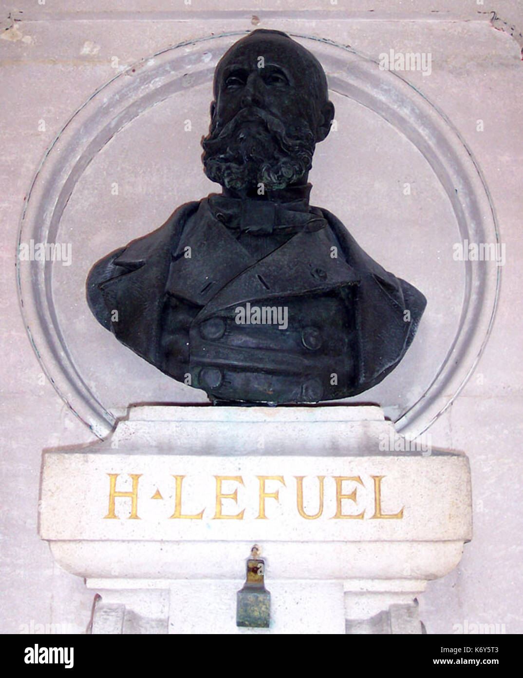 Monumento funebre busto di Hector Lefuel FindAGrave amy7252 Foto Stock