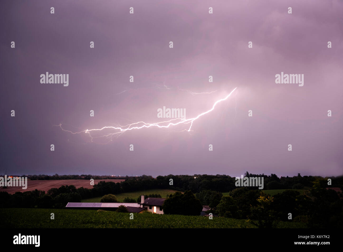 I fulmini su terreni agricoli, hoath, Nr Canterbury Kent REGNO UNITO, 17 luglio 2014 Foto Stock