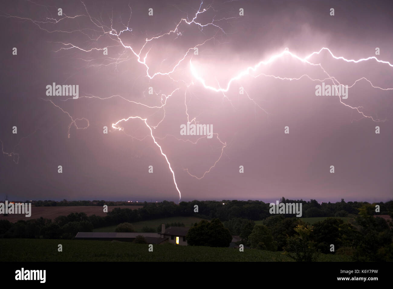 I fulmini su terreni agricoli, hoath, Nr Canterbury Kent REGNO UNITO, 17 luglio 2014 Foto Stock