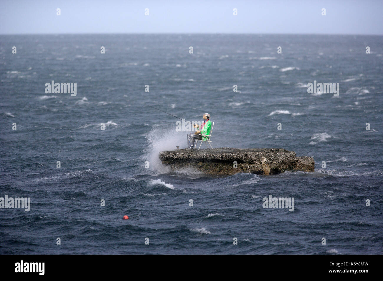 La costa di Antrim e Glens è un'area della contea di Antrim nell'Irlanda del Nord, designata come area di straordinaria bellezza naturale nel 1988.[1] la designazione prende nella costa da Ballycastle nel nord a Larne nel sud della contea di Antrim, e comprende Rathlin Island. L'area interna comprende le Glen di Antrim e l'altopiano di Antrim che raggiunge il suo punto più alto a Trostan, a 550 m sul livello del mare e comprende 706 kmq. Foto Stock