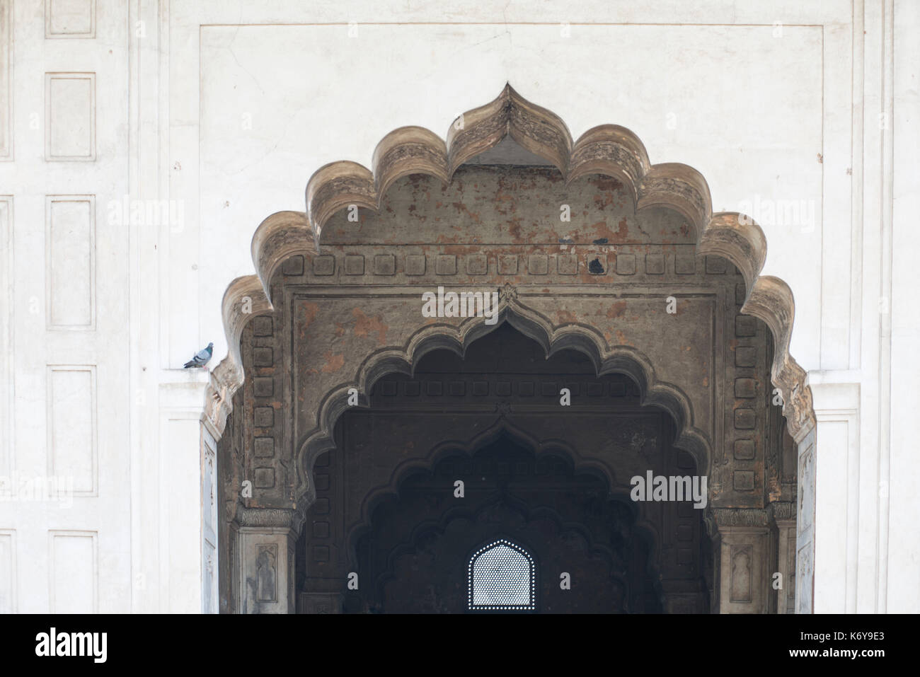 Edificio ad arco presso il red fort di Delhi Foto Stock