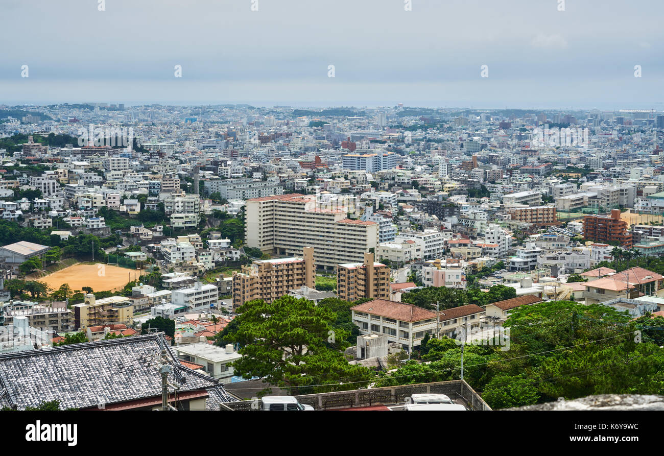 Panorama della citta' di Naha dal Castello di Shuri a Okinawa, Giappone Foto Stock