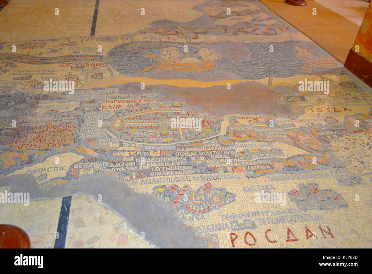 Il madaba è una mappa della regione risalente al VI secolo e conservato nel pavimento della chiesa ortodossa greca basilica di Saint George, così Foto Stock