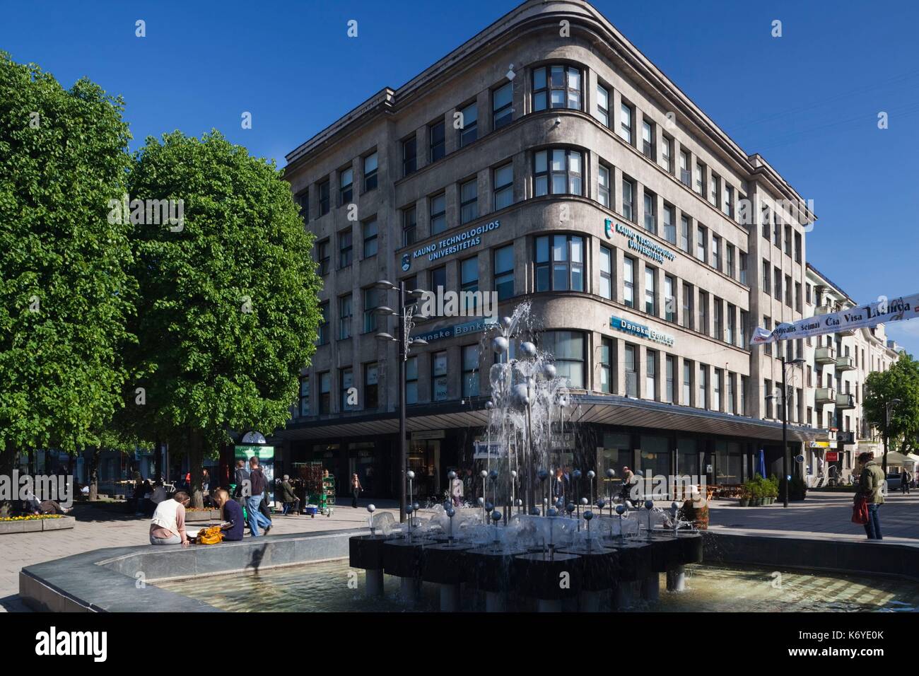 La lituania, Centrale della Lituania, Kaunas, Laisves Aleja street, fontana Foto Stock