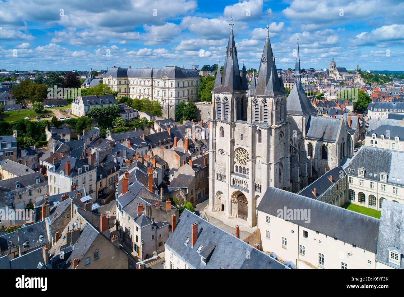 Francia, Loir et Cher, Valle della Loira sono classificati come patrimonio mondiale dall'UNESCO, il castello di Blois (vista aerea) Foto Stock
