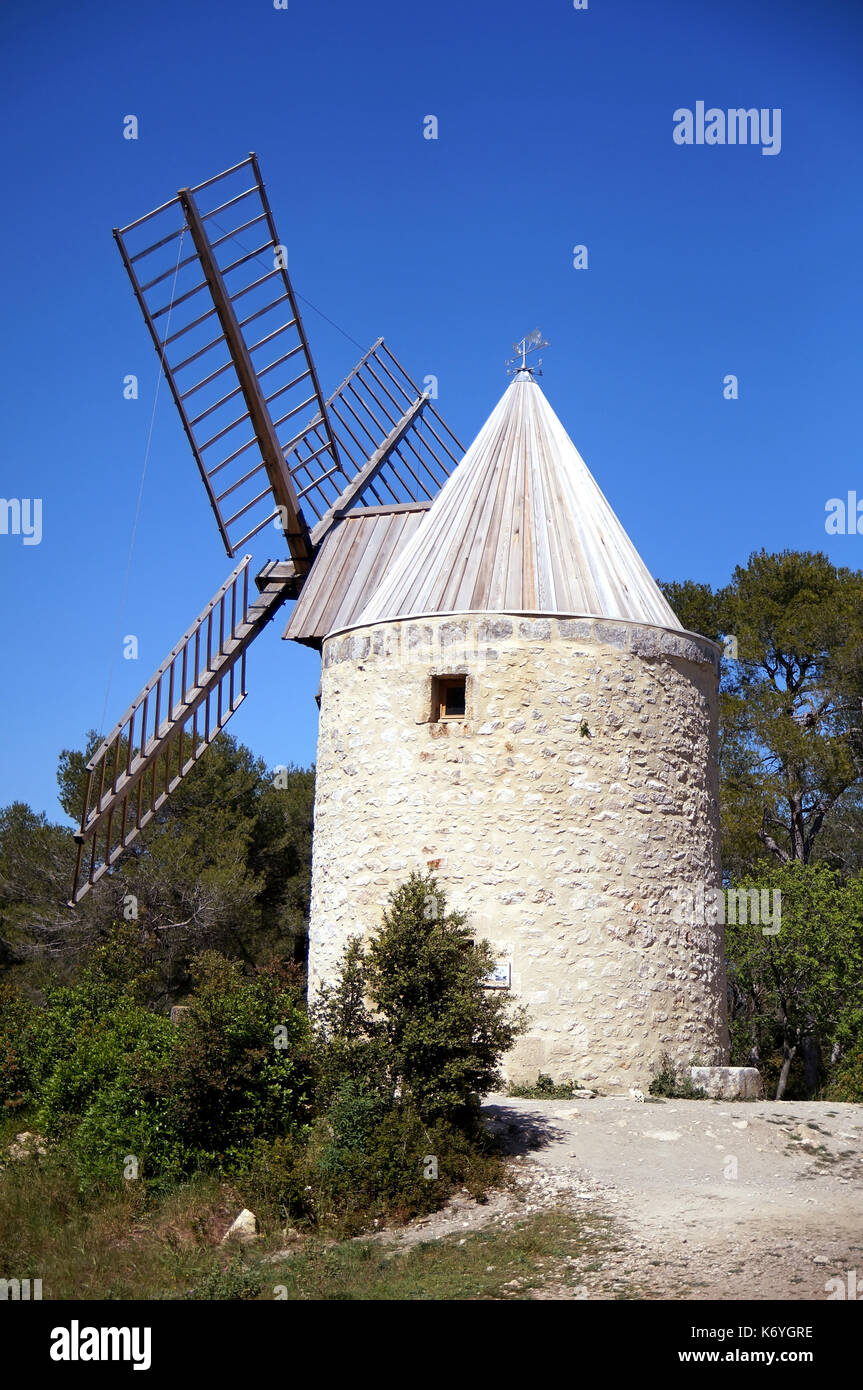 Il mulino a vento di ramet, vicino al mulino a vento da Alphonse Daudet a fontvielle in Provenza, Francia meridionale Foto Stock