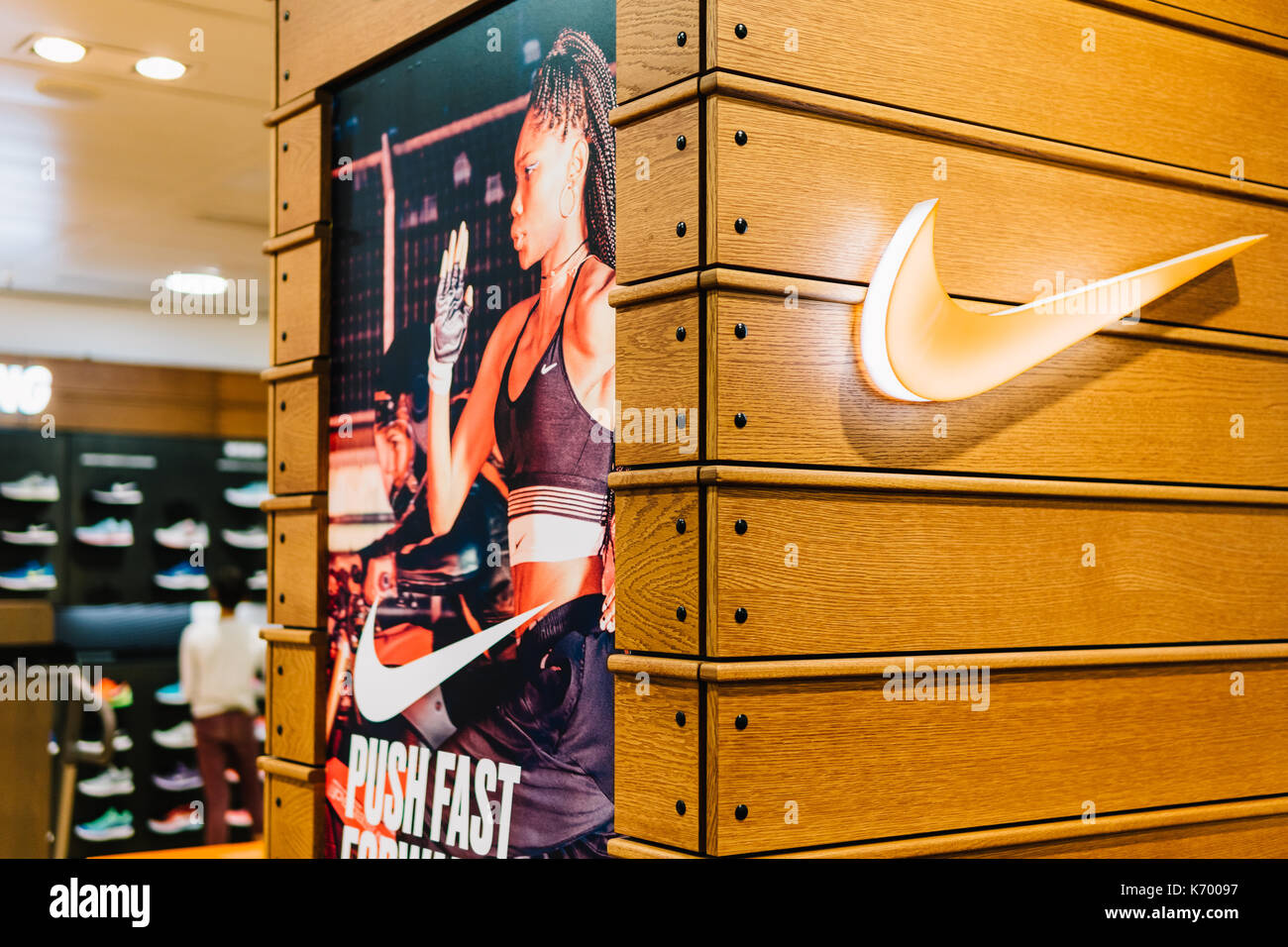 Lisbona, Portogallo - agosto 08, 2017: nike è uno dei maggiori fornitori mondiali di scarpe da ginnastica e abbigliamento e un importante produttore di sport equi Foto Stock