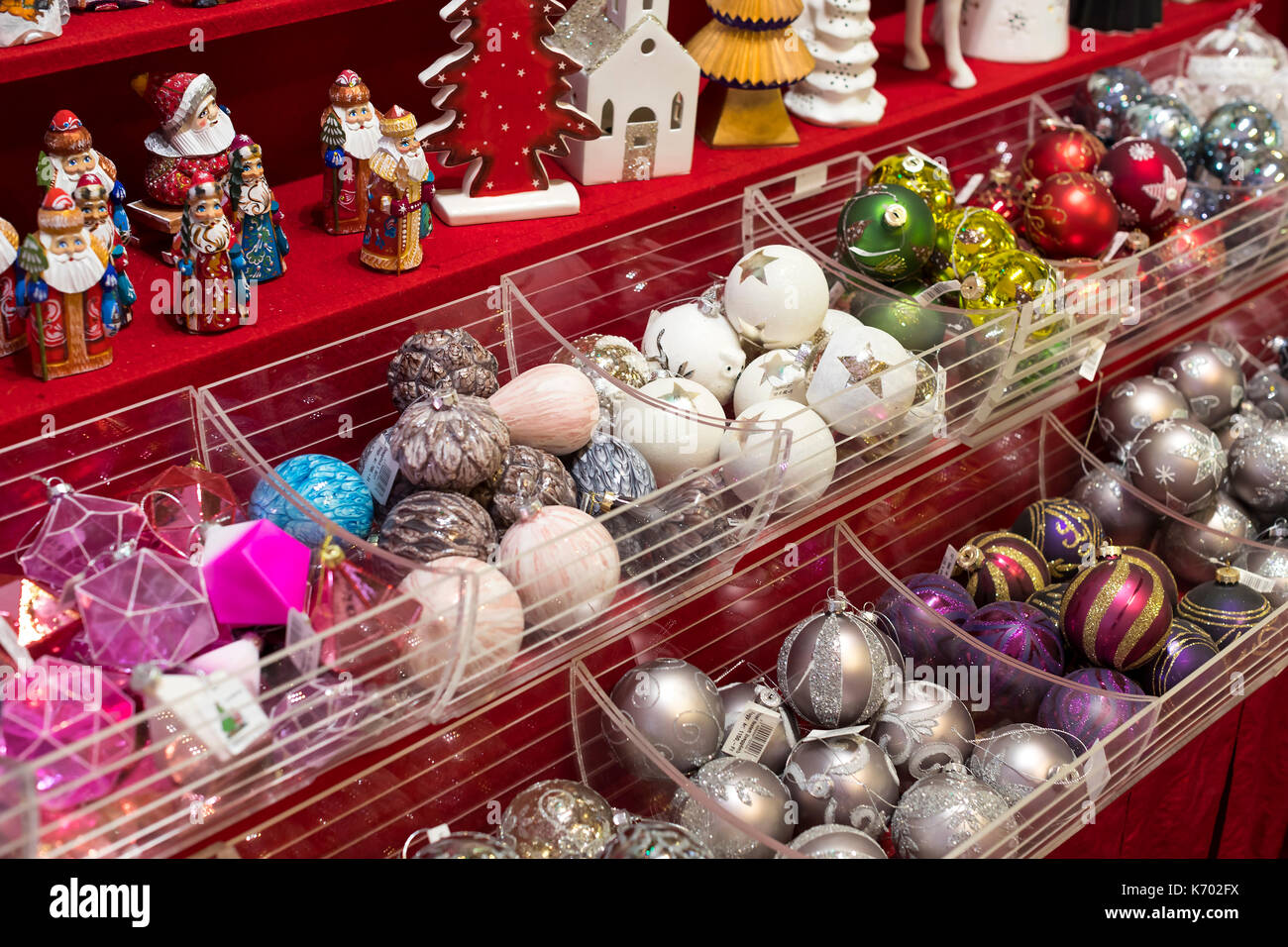 Budapest, Ungheria. 23 giugno 2017: Natale negozio di souvenir e gioielli  nella città di Sainte-er in Ungheria Foto stock - Alamy
