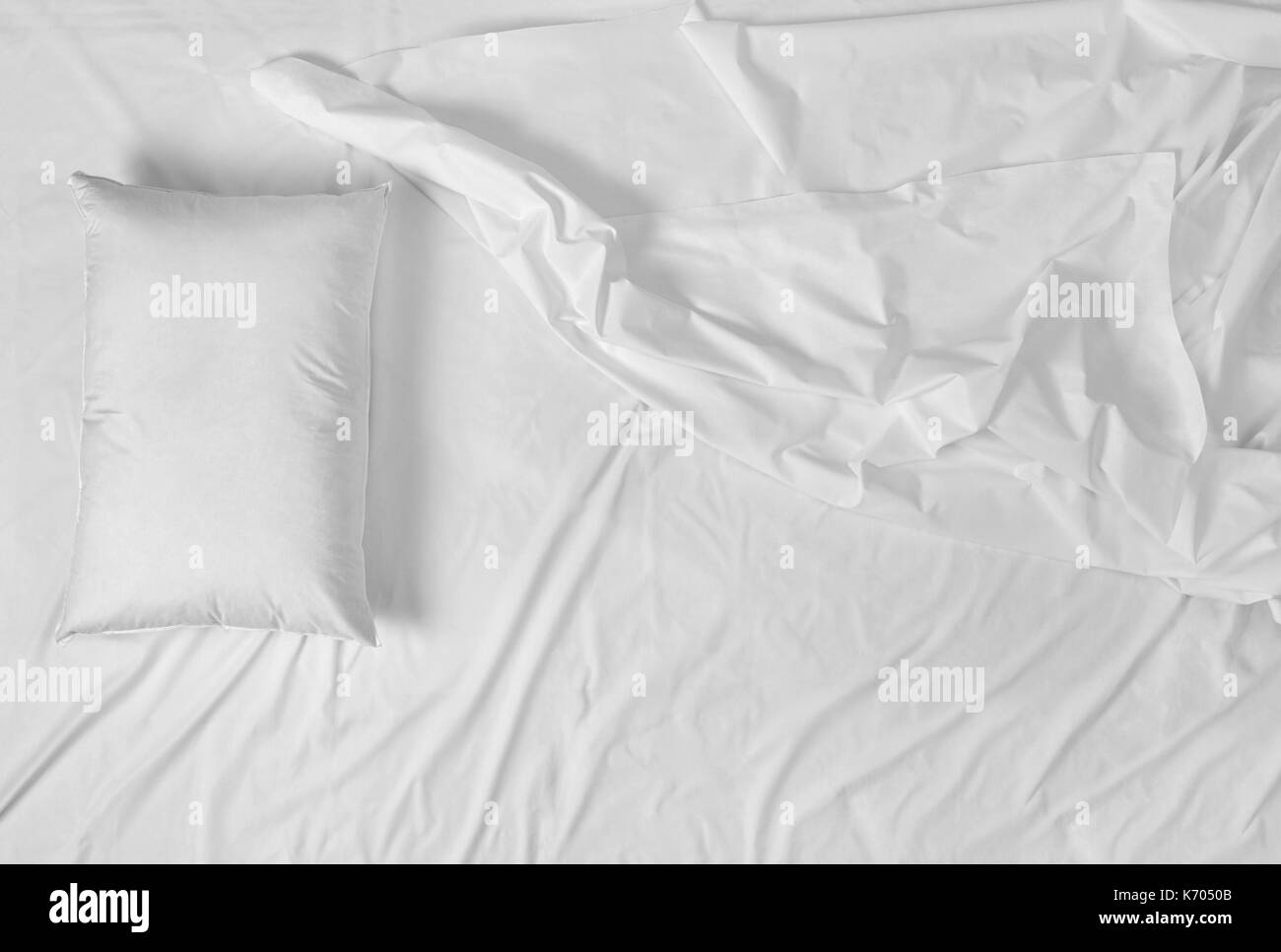 Biancheria da letto bianca foglio Foto Stock