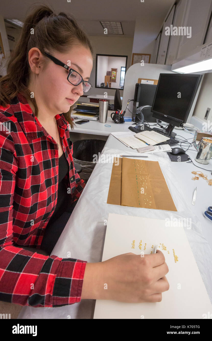 Fort Collins, Colorado - il laboratorio nazionale per le risorse genetiche di conservazione, una unità del dipartimento dell'agricoltura. heather omerigic, un prigioniero Foto Stock