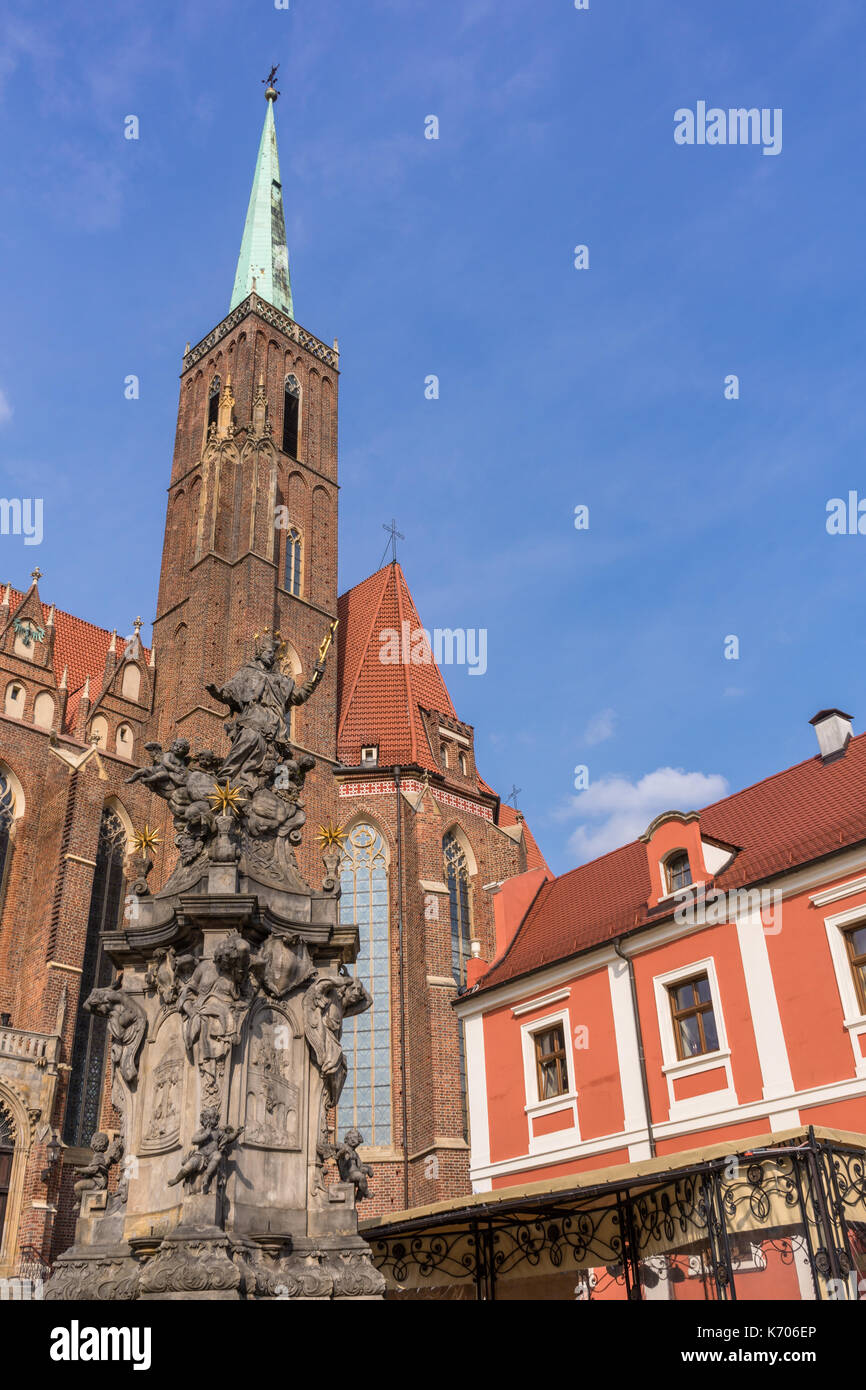 Chiesa collegiata di Santa Croce e San Bartolomeo (Kolegiata Świętego Krzyża św i. Bartłomieja) sull isola della cattedrale di Wroclaw, Polonia Foto Stock