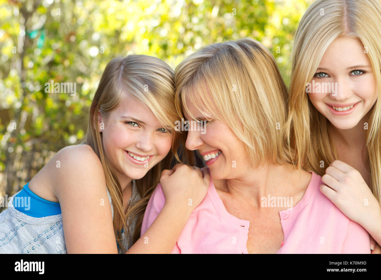 Ritratto di un felice madre e le ragazze adolescenti sorridente. Foto Stock
