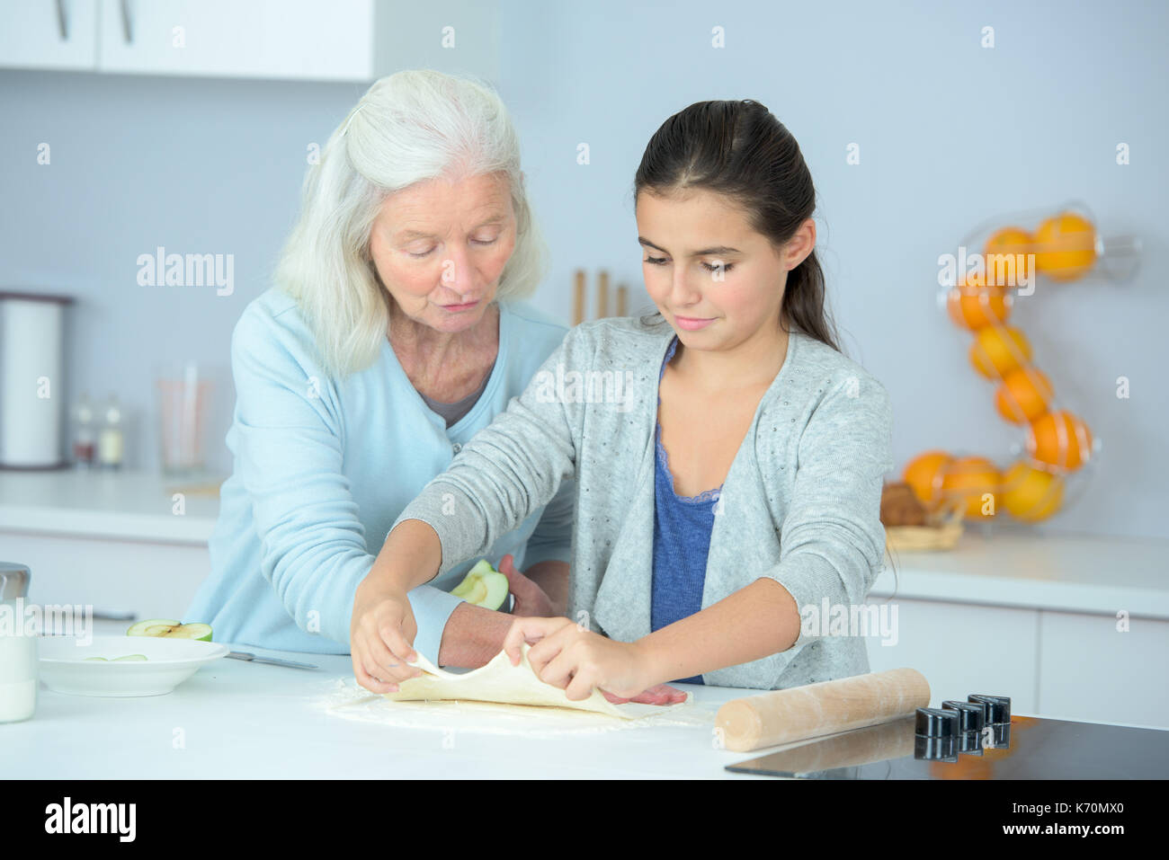 Il legame tra la nonna e grand-figlia Foto Stock