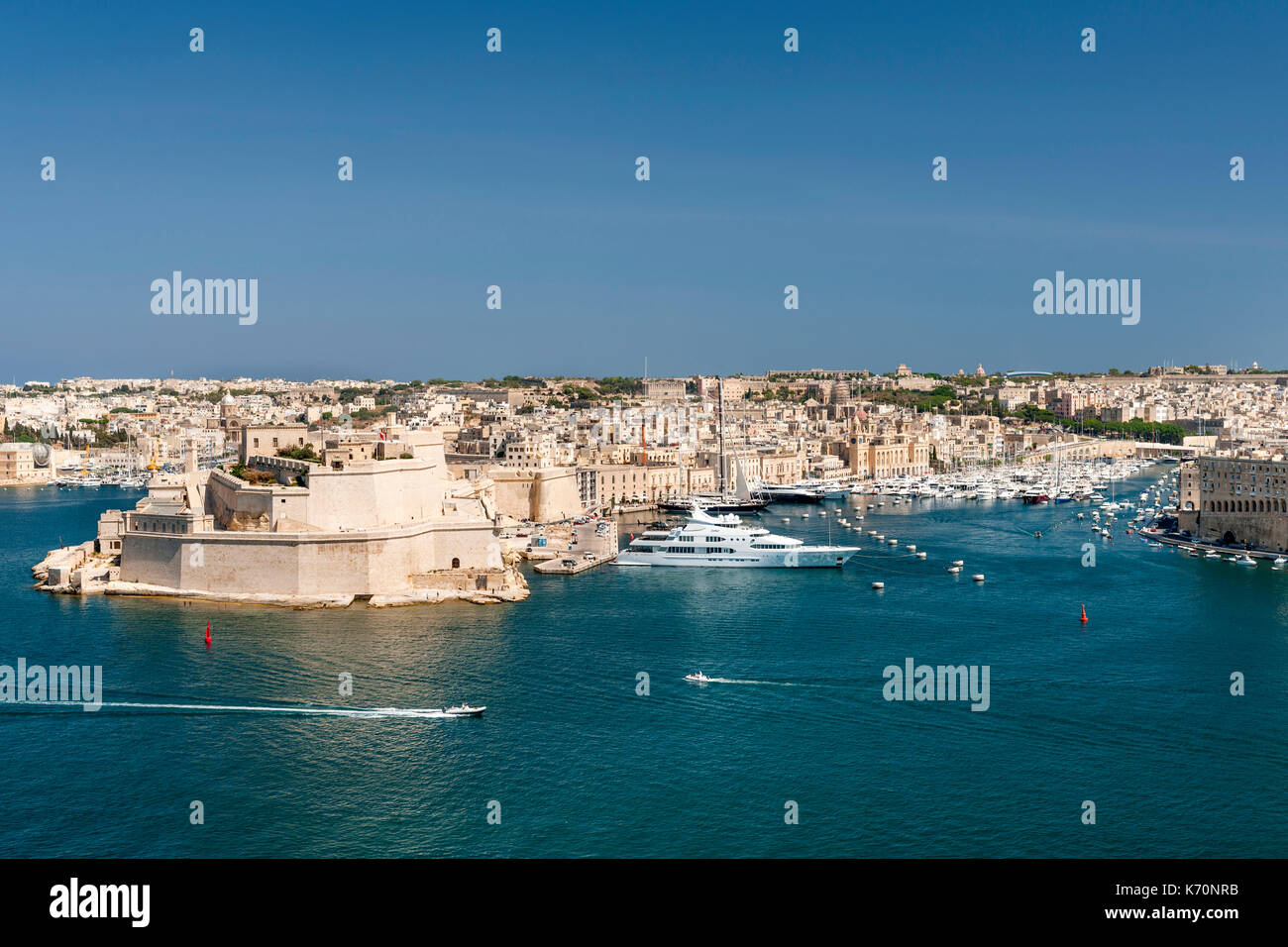 Il Grand Harbour Marina e il Birgu quartiere di La Valletta, la capitale di Malta. Foto Stock