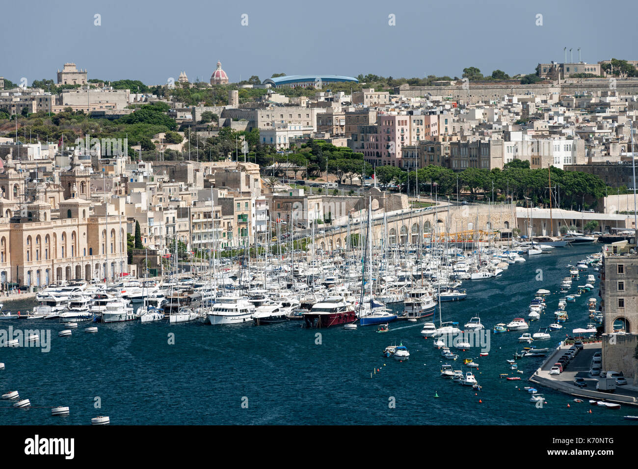 Il Grand Harbour Marina e il Birgu quartiere di La Valletta, la capitale di Malta. Foto Stock