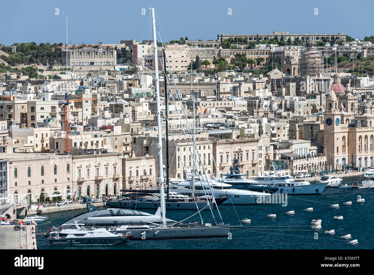 Il Grand Harbour Marina e il Birgu quartiere di La Valletta, la capitale di Malta. Foto Stock