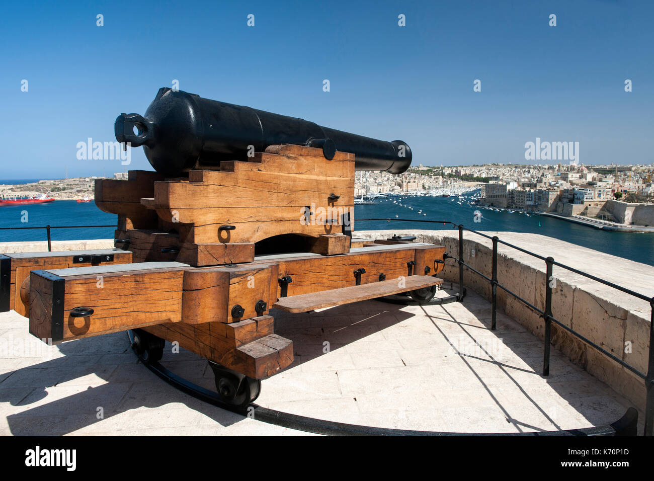 Il cannone a batteria a salve a La Valletta, la capitale di Malta. Foto Stock