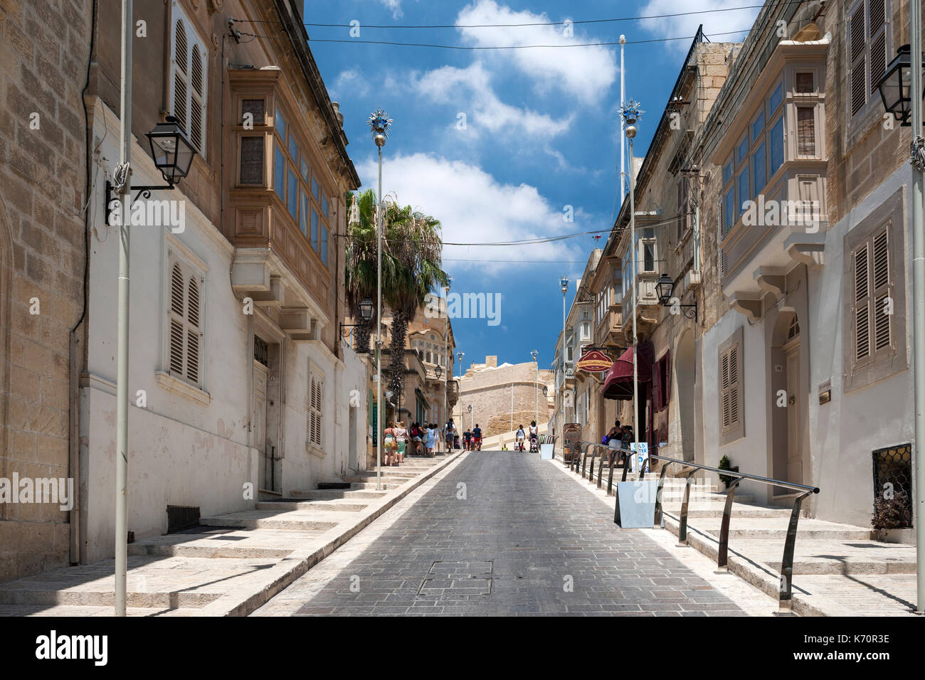 Strada che conduce alla cittadella di Victoria, la capitale dell'isola di Gozo, Malta. Foto Stock