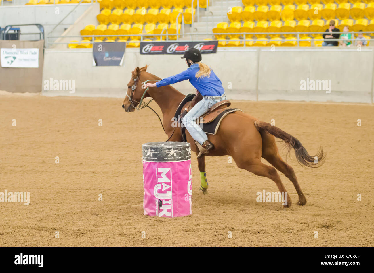 Cavallo Sport, onorevoli Finali Nazionali Corsa della botte presso l'Australian cavalli e bestiame Eventi Centro (AELEC) Indoor Arena,Tamworth NSW Australia,sett Foto Stock