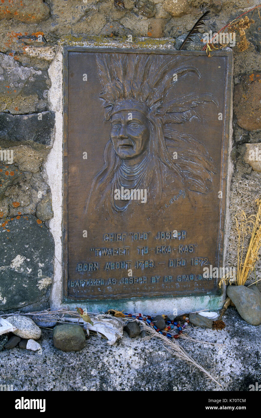 La placca sul capo di Giuseppe vecchia tomba, Nez Perce National Historical Park, Oregon Foto Stock