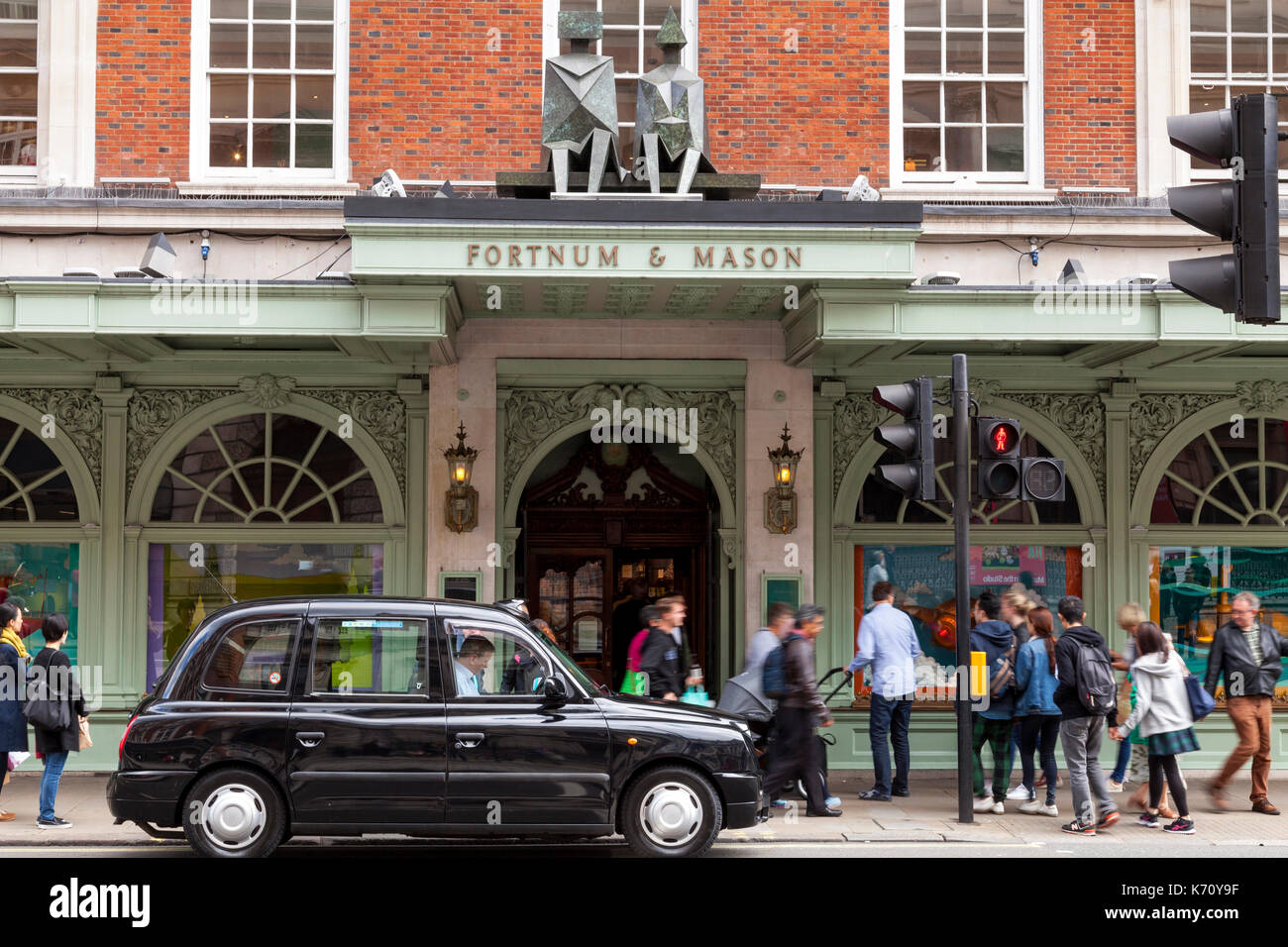 Il Fortnum & Mason department store di Piccadilly, Londra, Inghilterra, Regno Unito Foto Stock