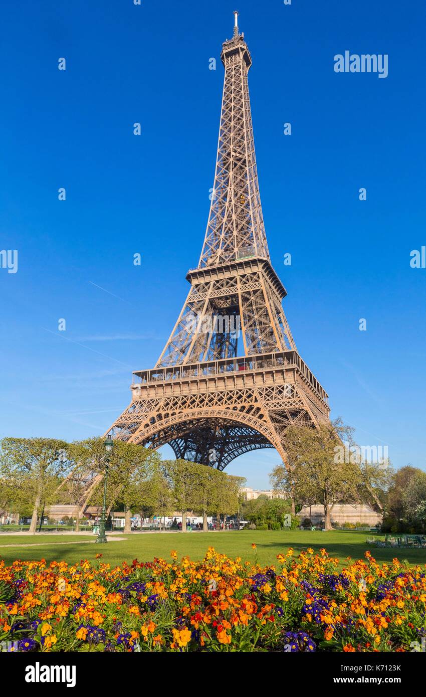 Francia, Parigi, la Torre Eiffel in primavera Foto Stock