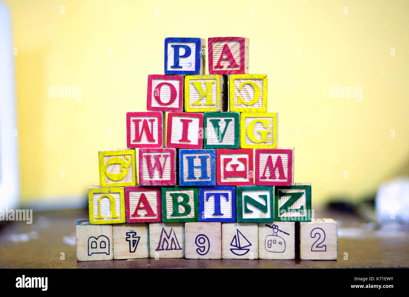 Colorati blocchi alfabet,blcoks lettera,lettera isolati,strumenti per l'apprendimento,l'insegnamento ai bambini giocattoli Foto Stock