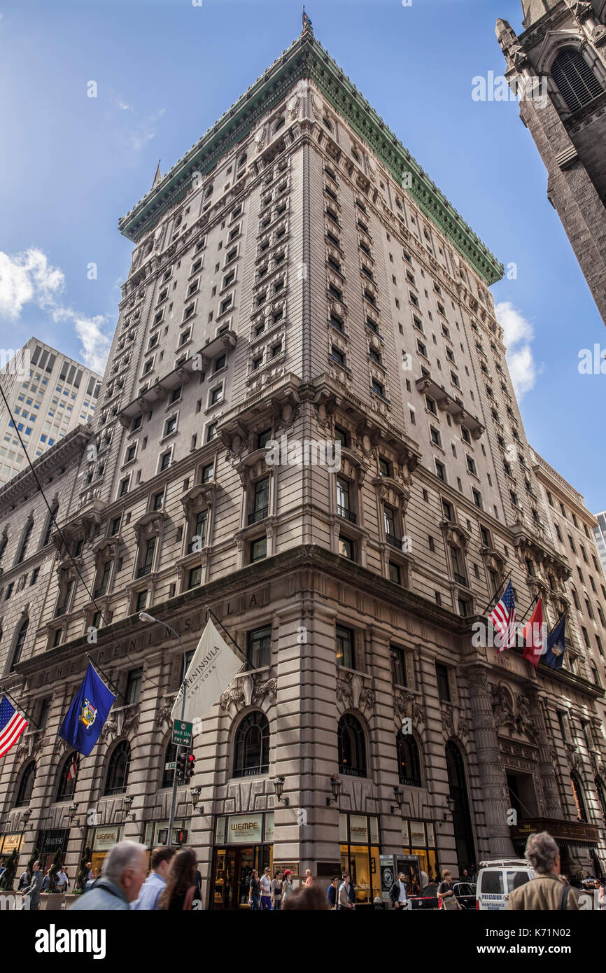 L'hotel Peninsula sulla Fifth Avenue a Manhattan, New York City Foto Stock