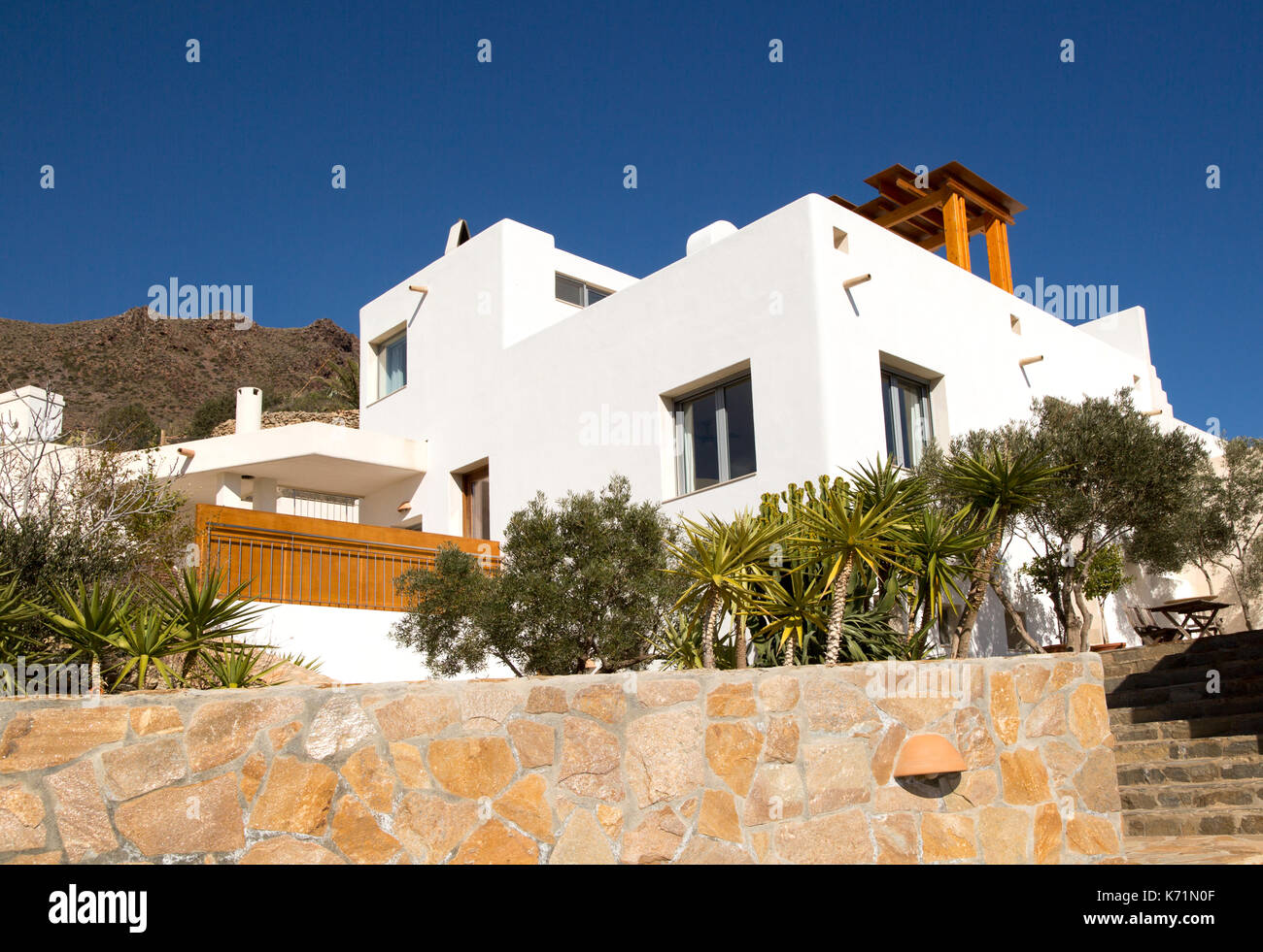 La moderna architettura alloggi turistici, Los Presillas Bajas, Parco Naturale Cabo de Gata, Almeria, Spagna Foto Stock