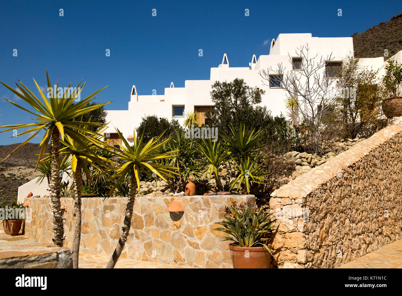 La moderna architettura alloggi turistici, Los Presillas Bajas, Parco Naturale Cabo de Gata, Almeria, Spagna Foto Stock