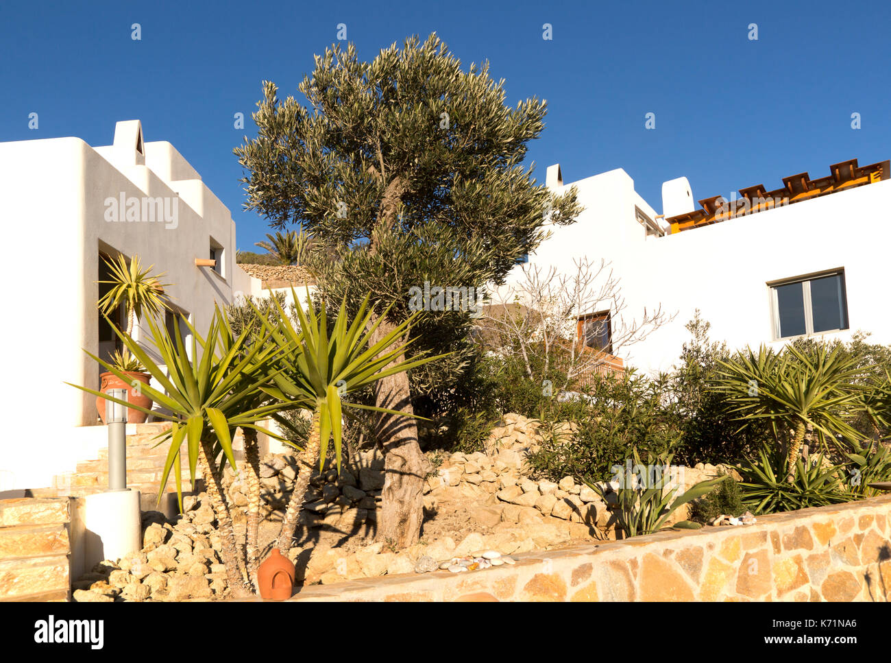 La moderna architettura alloggi turistici, Los Presillas Bajas, Parco Naturale Cabo de Gata, Almeria, Spagna Foto Stock