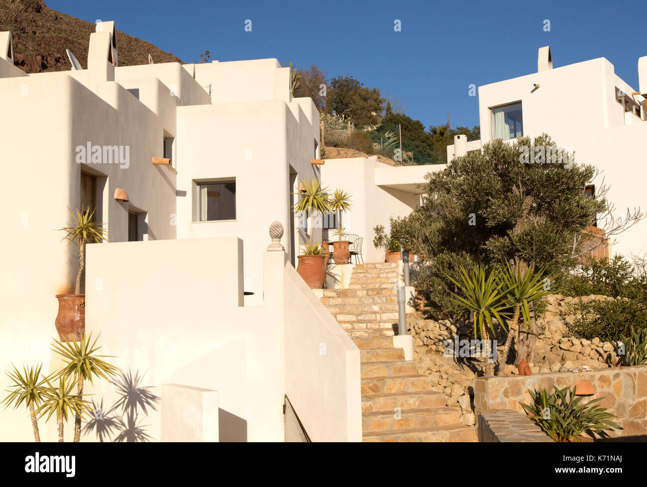 La moderna architettura alloggi turistici, Los Presillas Bajas, Parco Naturale Cabo de Gata, Almeria, Spagna Foto Stock