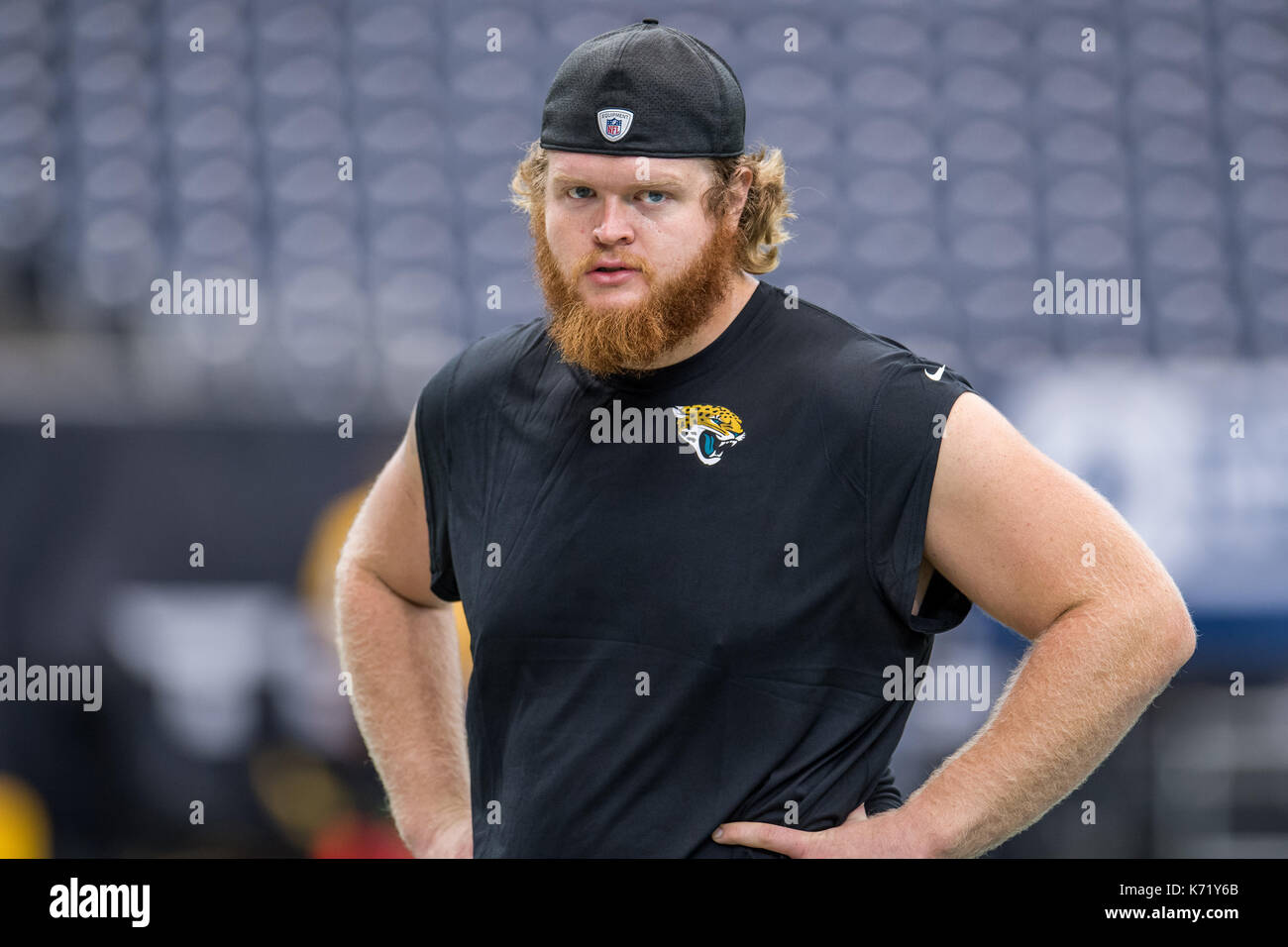 10 settembre 2017: Jacksonville Jaguars offensivo affrontare William Poehls (75) prima di NFL di una partita di calcio tra la Houston Texans e Jacksonville Jaguars a NRG Stadium di Houston, TX. I giaguari hanno vinto la partita 29-7...Trask Smith/CSM Foto Stock