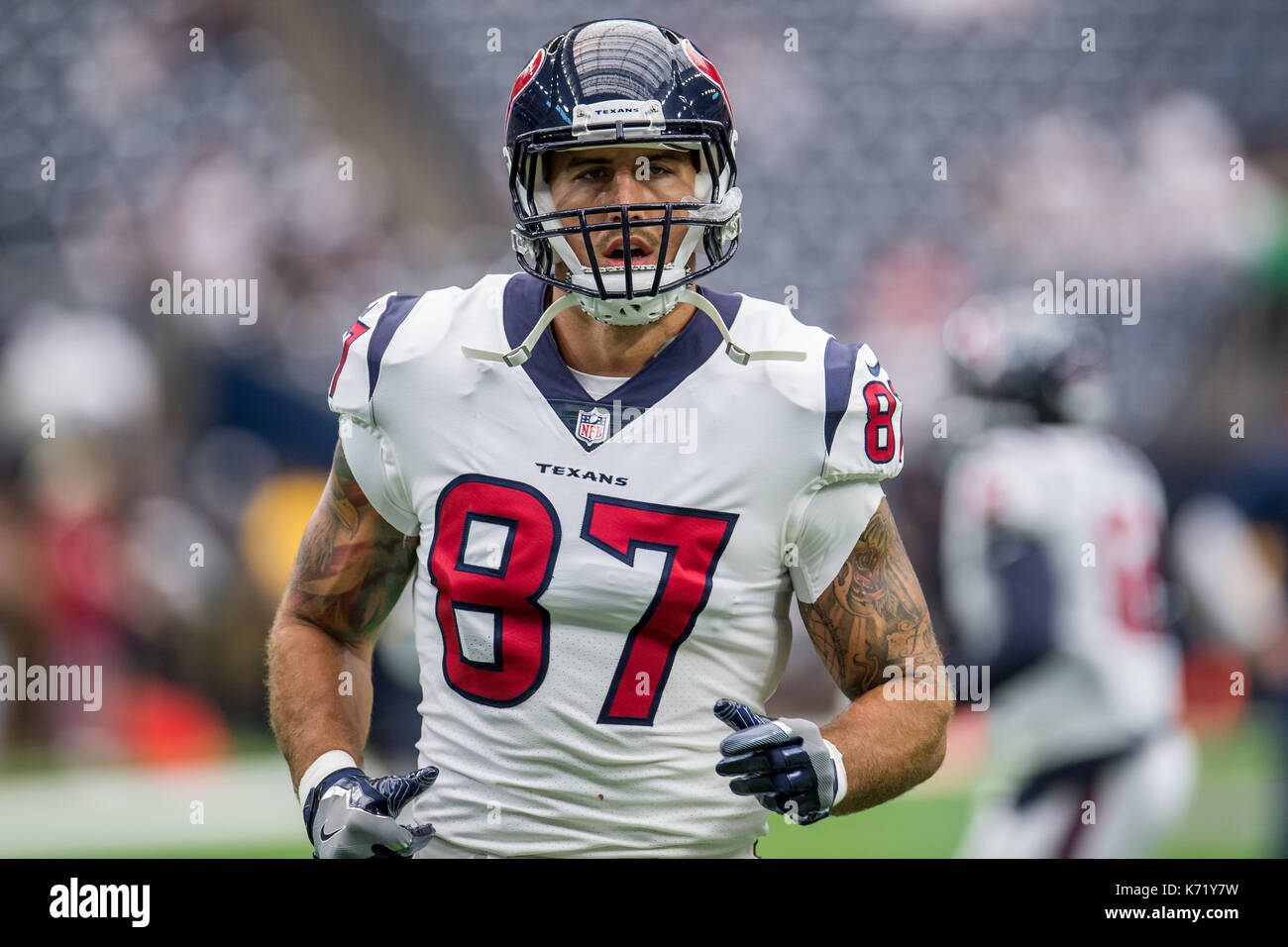 10 settembre 2017: Houston Texans manualmente l'estremità C.J. Fiedorowicz (87) prima di NFL di una partita di calcio tra la Houston Texans e Jacksonville Jaguars a NRG Stadium di Houston, TX. I giaguari hanno vinto la partita 29-7...Trask Smith/CSM Foto Stock