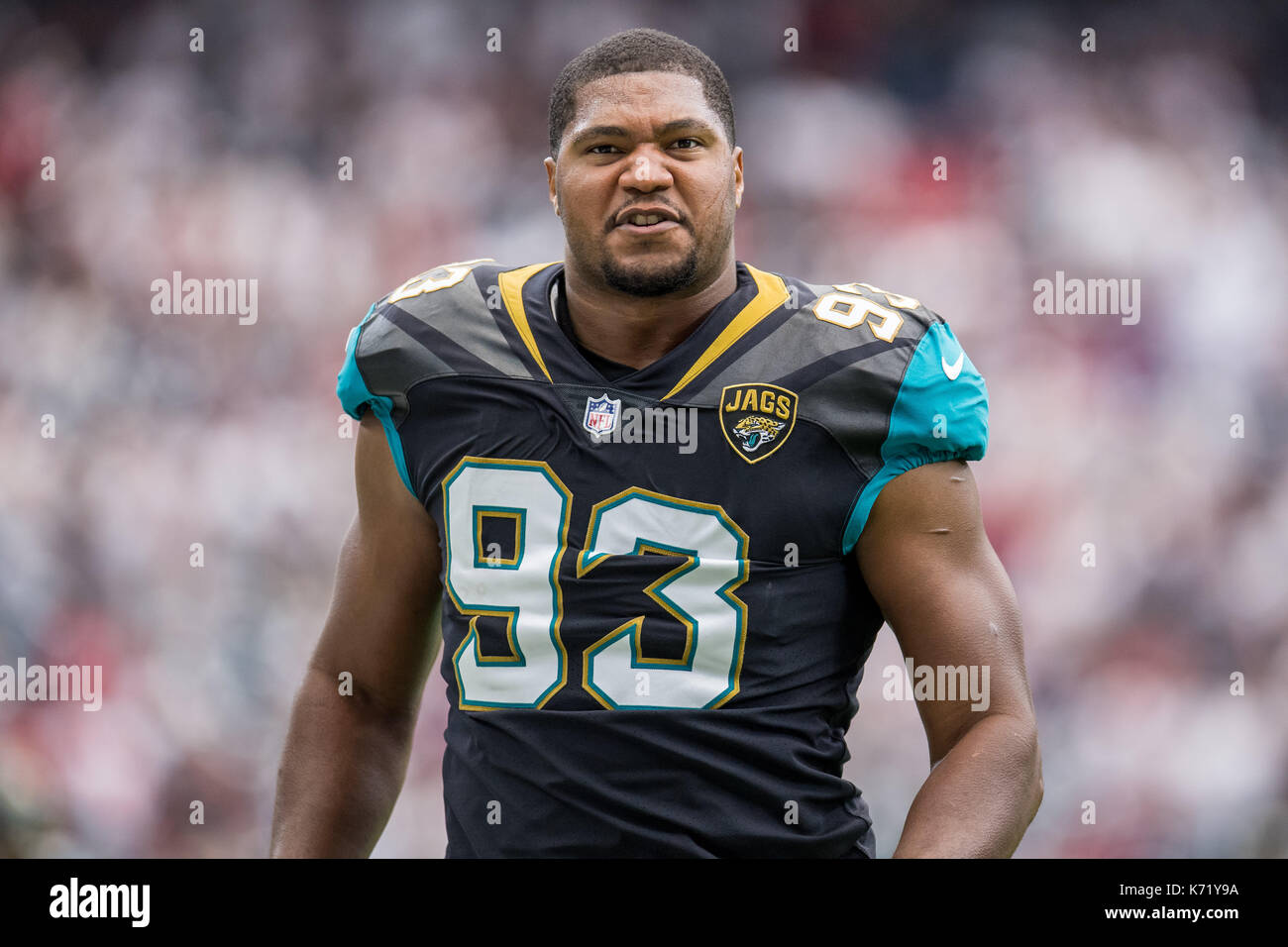 10 settembre 2017: Jacksonville Jaguars defensive affrontare Calais Campbell (93) entra nel campo prima di NFL di una partita di calcio tra la Houston Texans e Jacksonville Jaguars a NRG Stadium di Houston, TX. I giaguari hanno vinto la partita 29-7...Trask Smith/CSM Foto Stock
