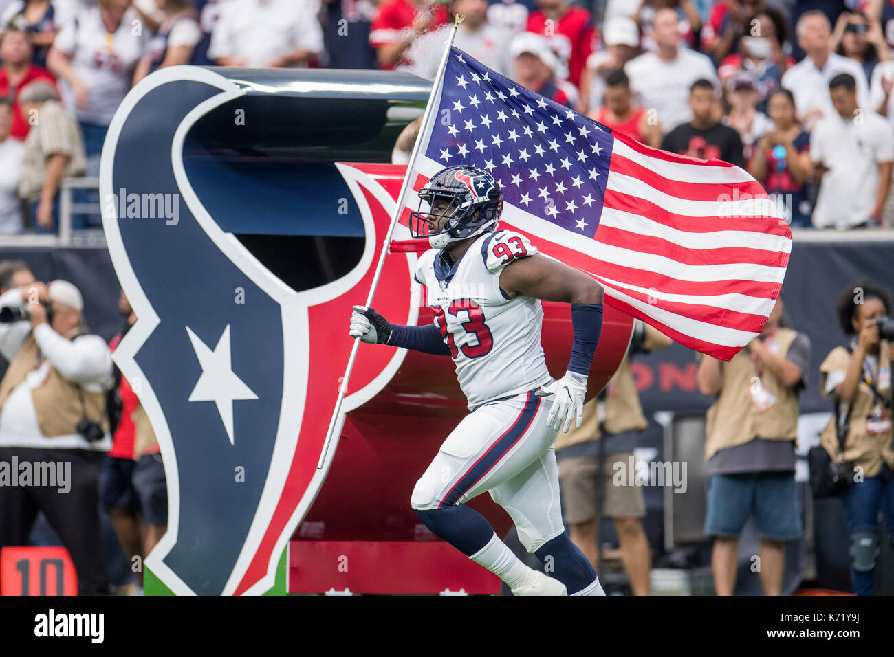 10 settembre 2017: Houston Texans difensivo fine Joel Heath (93) entra nel campo prima di NFL di una partita di calcio tra la Houston Texans e Jacksonville Jaguars a NRG Stadium di Houston, TX. I giaguari hanno vinto la partita 29-7...Trask Smith/CSM Foto Stock
