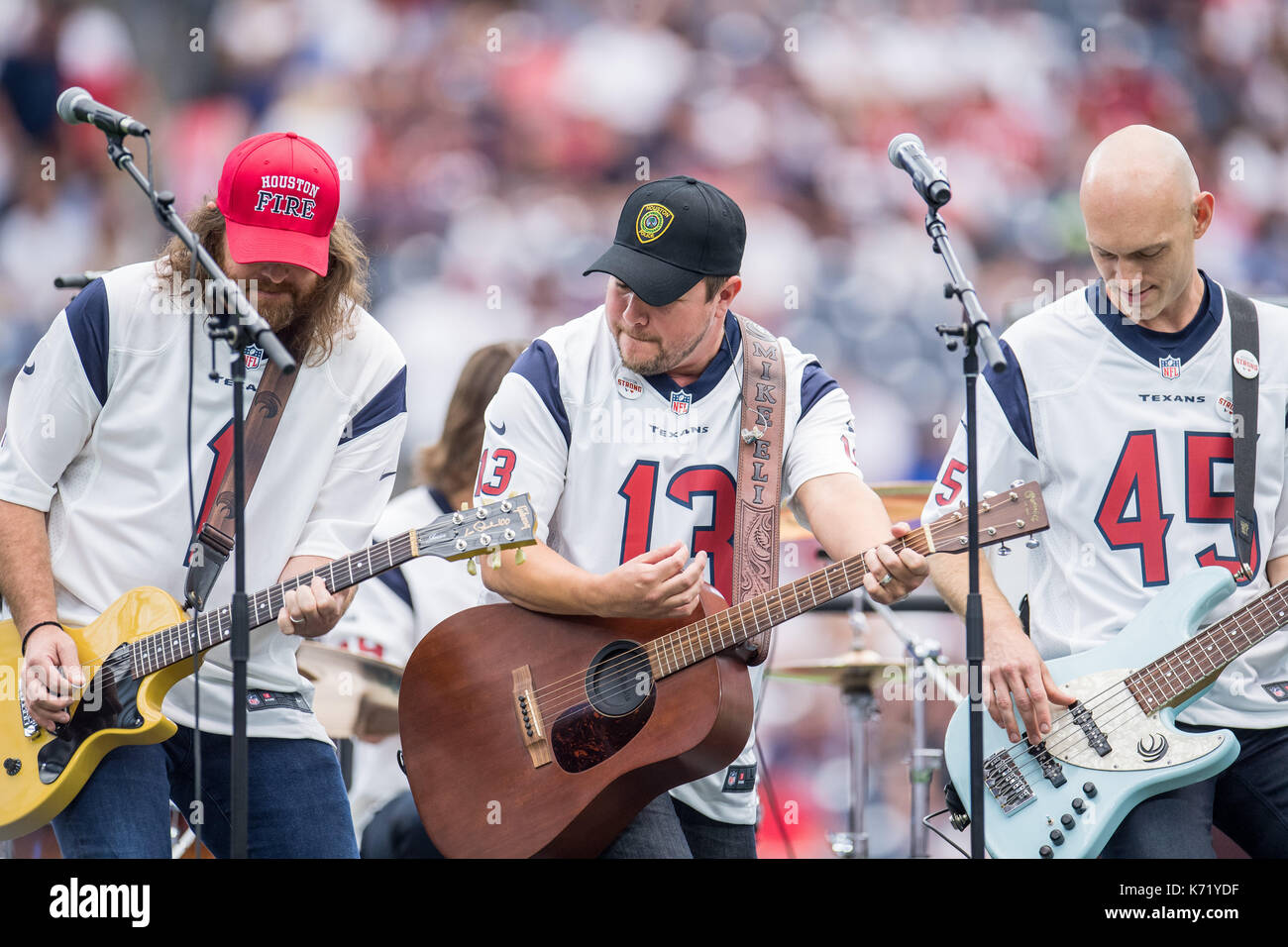 Houston, TX, Stati Uniti d'America. Decimo Sep, 2017. L'Eli Giovani Band esegue durante il tempo di emisaturazione di NFL di una partita di calcio tra la Houston Texans e Jacksonville Jaguars a NRG Stadium di Houston, TX. I giaguari hanno vinto la partita 29-7.Trask Smith/CSM/Alamy Live News Foto Stock