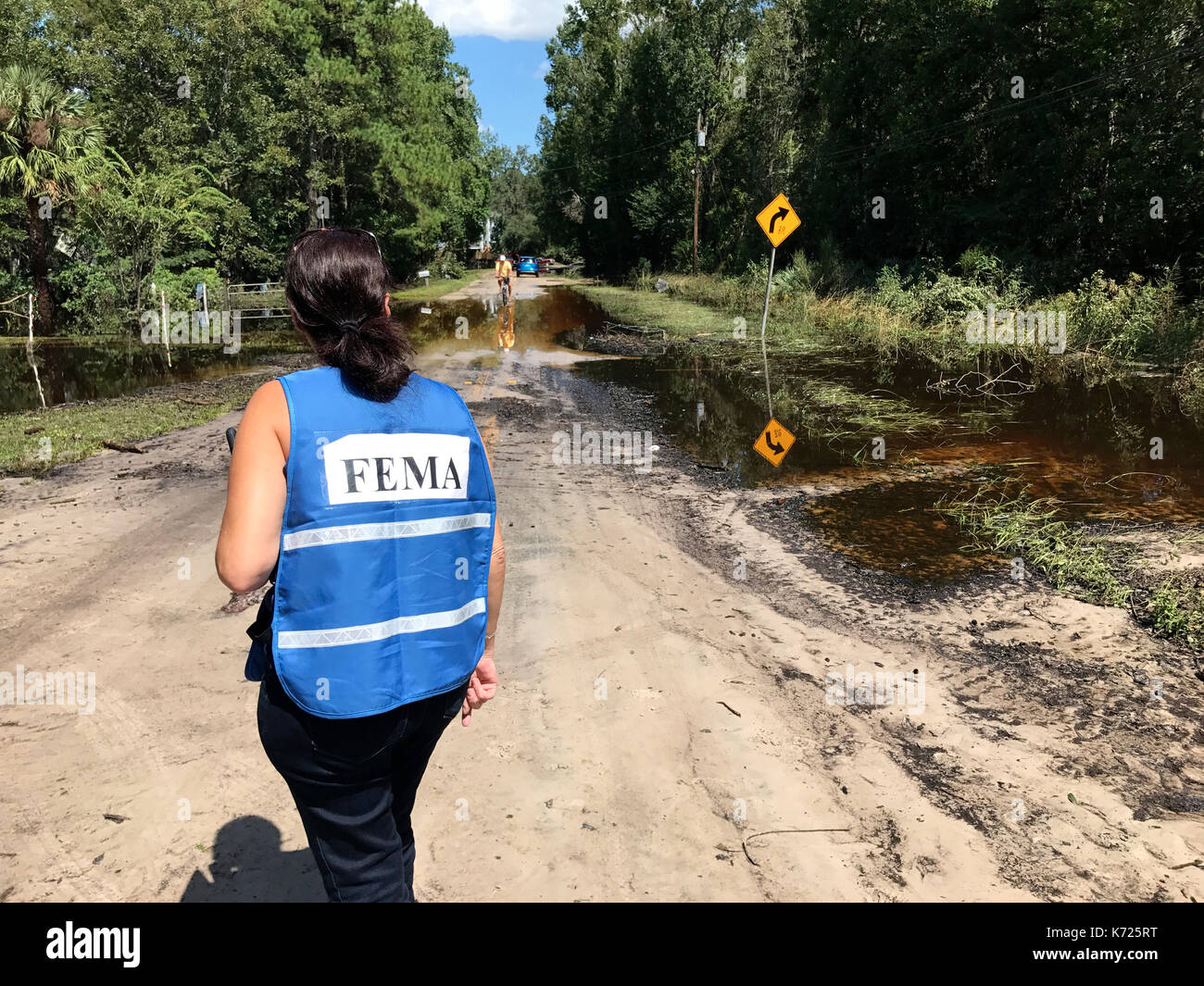 Stati Uniti. Xiii Sep, 2017. Storm flood area danneggiata in Middleburg, Florida, USA, il 13 settembre 2017 dopo l uragano Irma ha preso una svolta inaspettata e provocato gravi devastazioni e di larga scala le interruzioni di corrente nello stato. Credito: Bastiaan Slabbers/Alamy Live News Foto Stock