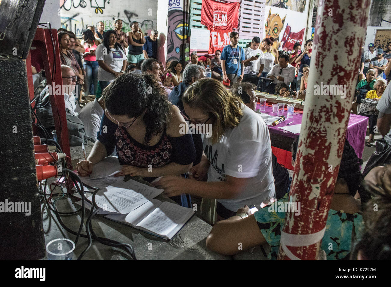 Sao Paulo, Brasile. Xiv Sep, 2017. Residente di gruppo con i membri della commissione per i diritti umani del parlamento federale di rappresentanti di maua occupazione del movimento di alloggiamento della regione centrale, legata ai senzatetto movimenti, mauá street, regione centrale di Sao Paulo. questa professione è minacciato di reintegrazione nel mese di ottobre del credito: alf ribeiro/alamy live news Foto Stock