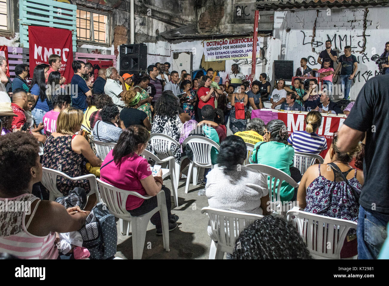 Sao Paulo, Brasile. Xiv Sep, 2017. Residente di gruppo con i membri della commissione per i diritti umani del parlamento federale di rappresentanti di maua occupazione del movimento di alloggiamento della regione centrale, legata ai senzatetto movimenti, mauá street, regione centrale di Sao Paulo. questa professione è minacciato di reintegrazione nel mese di ottobre del credito: alf ribeiro/alamy live news Foto Stock