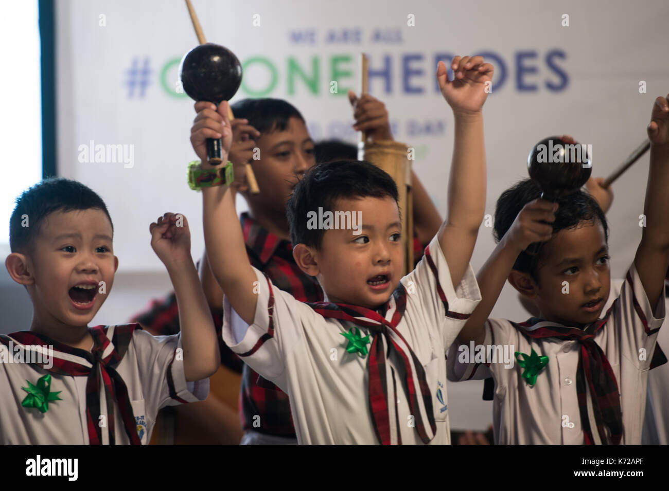 Jakarta, Indonesia. Xv Sep, 2017. I bambini frequentano una campagna segna la giornata internazionale per la preservazione dello strato di ozono a Jakarta, Indonesia, sept. 15, 2017. Nel 1994, l'assemblea generale delle Nazioni Unite ha proclamato sept. 16 la giornata internazionale per la preservazione dello strato di ozono, che commemora la data della firma, nel 1987, del protocollo di Montreal sulle sostanze che riducono lo strato di ozono. Credito: veri sanovri/xinhua/alamy live news Foto Stock