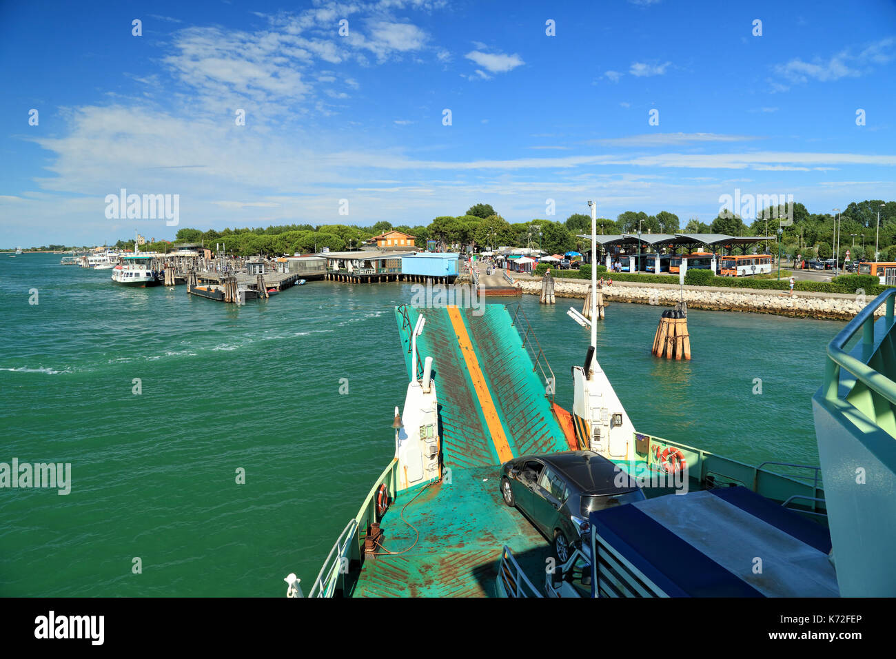 Punta sabbioni actv ferry immagini e fotografie stock ad alta risoluzione -  Alamy