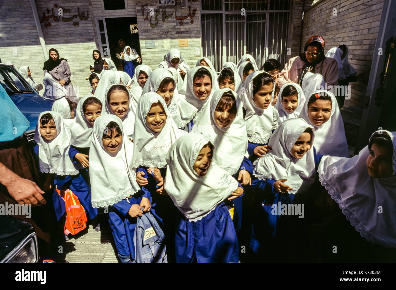 Una scuola di ragazze in Tehran Foto Stock