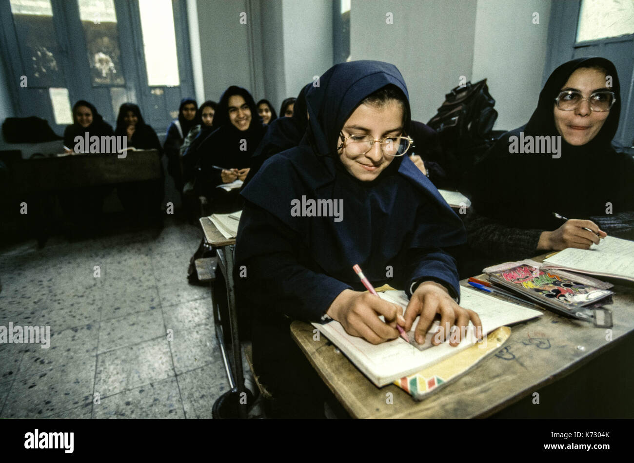 Una scuola di ragazze in Tehran Foto Stock