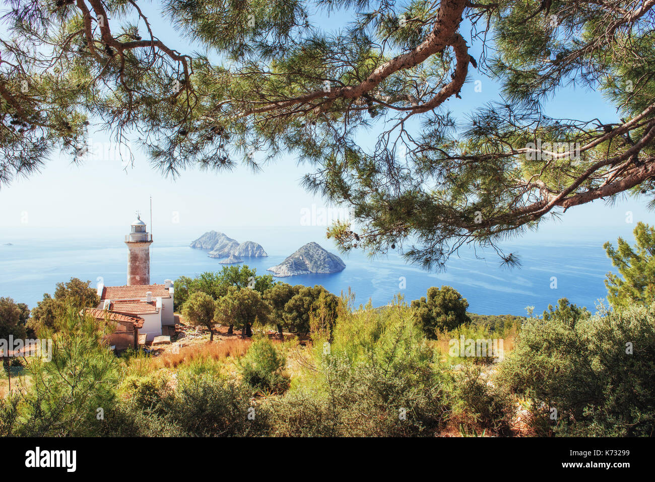 Faro gelidonya penisola in primavera. bellissimi paesaggi all aperto in Turchia e in Asia. Il paesaggio nel Mediterraneo Foto Stock