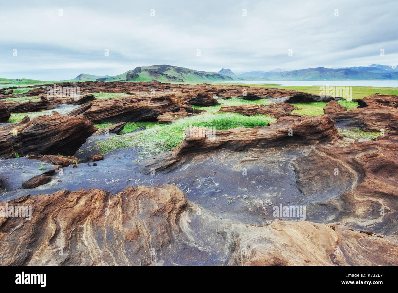 Vista panoramica di rocce vulcaniche in Islanda Foto Stock