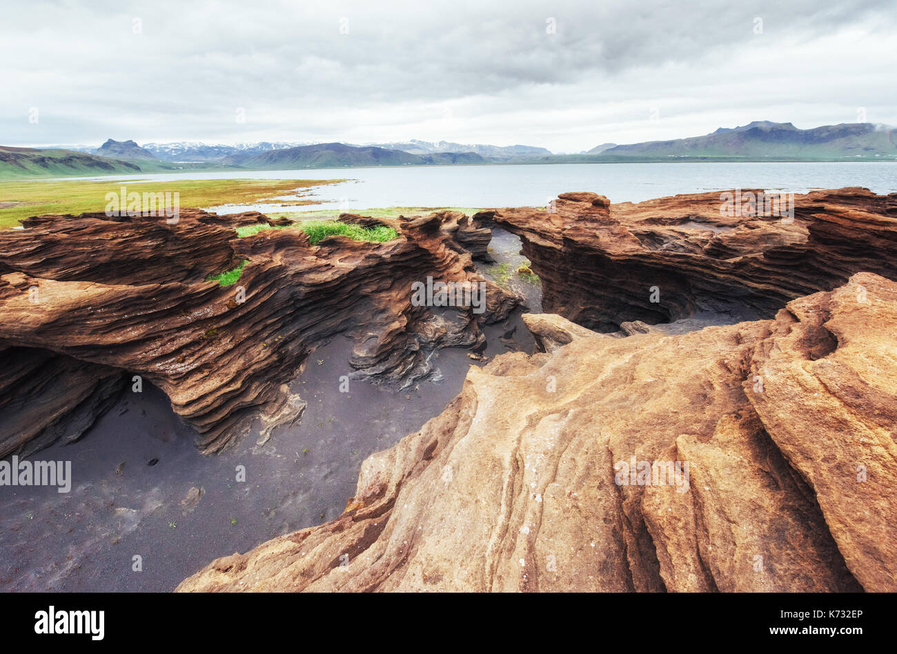 Vista panoramica di rocce vulcaniche in Islanda Foto Stock