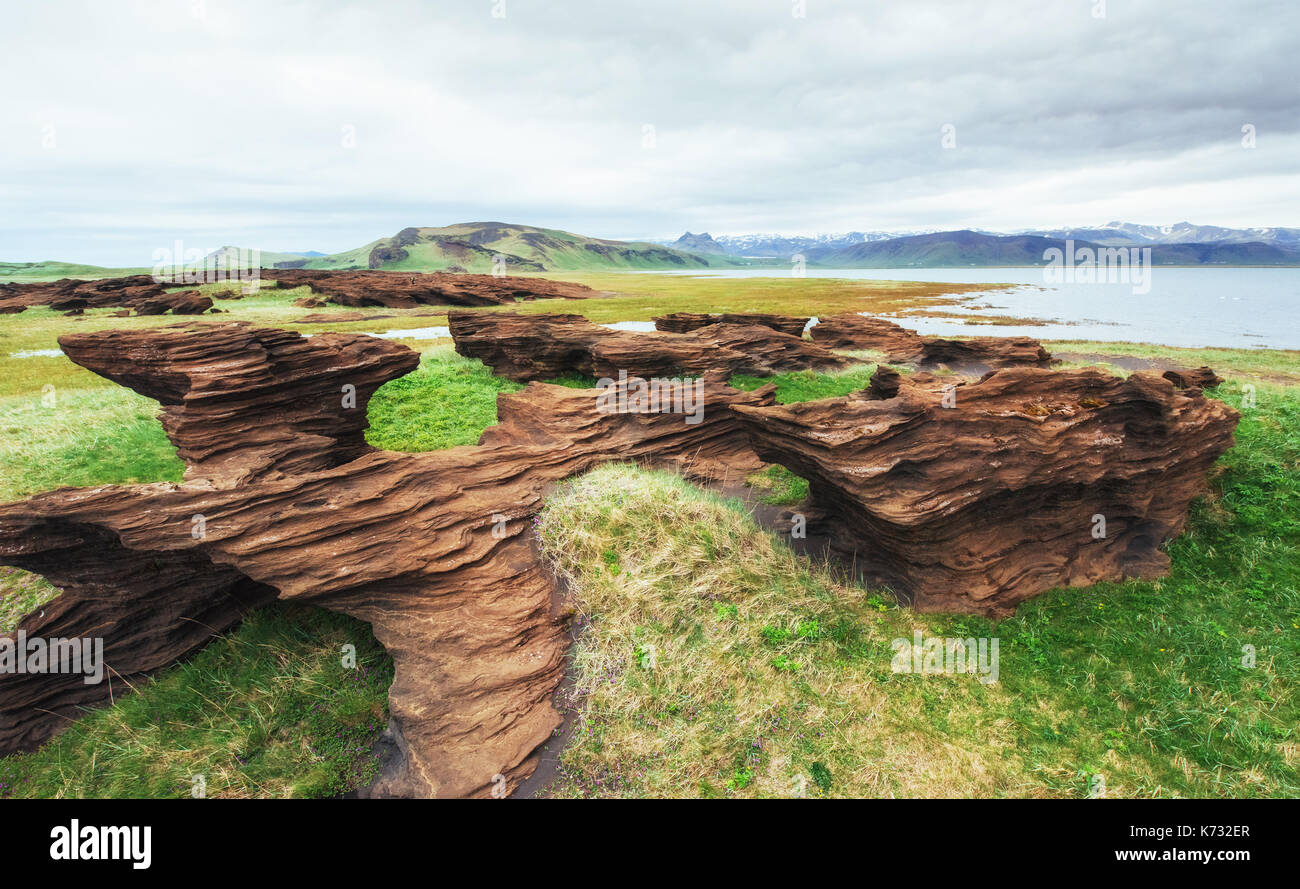 Vista panoramica di rocce vulcaniche in Islanda Foto Stock